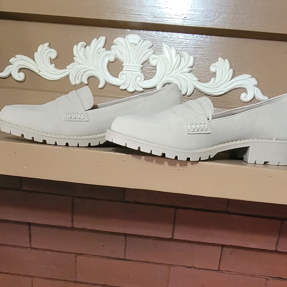 Dolce Vita Platform Loafers - Picture 3 of 5